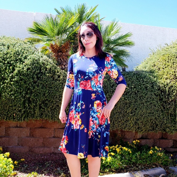 Janette fashion Dresses & Skirts - NAVY FLORAL MID DRESS